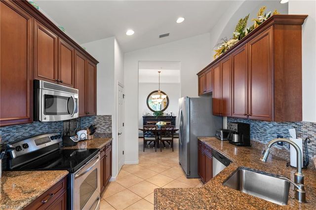 6693 Alden Woods CIR 202, Naples, FL 34113