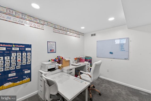 3 BIRCHGROVE RD, Newark, DE 19702