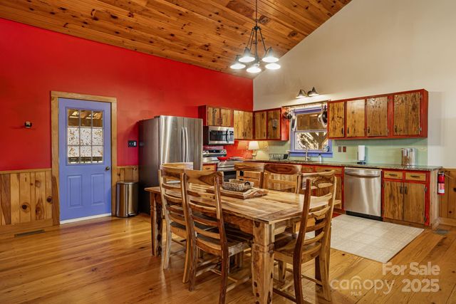 550 Cale Way, Clyde, NC 28721