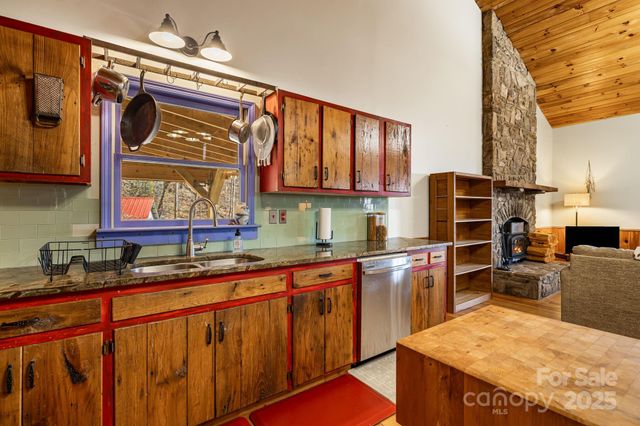 550 Cale Way, Clyde, NC 28721