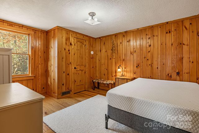 550 Cale Way, Clyde, NC 28721