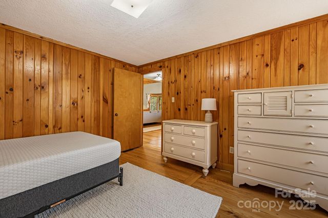 550 Cale Way, Clyde, NC 28721