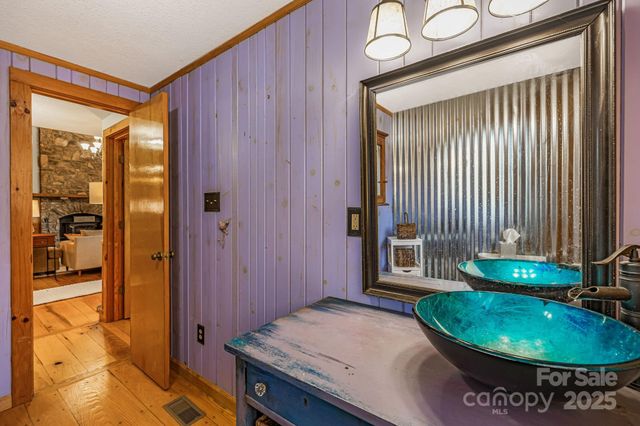 550 Cale Way, Clyde, NC 28721