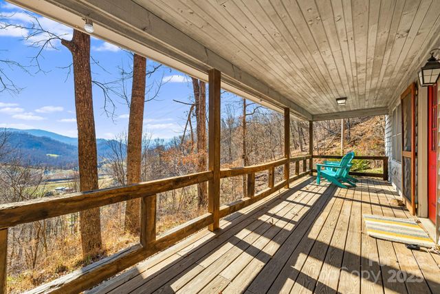 550 Cale Way, Clyde, NC 28721