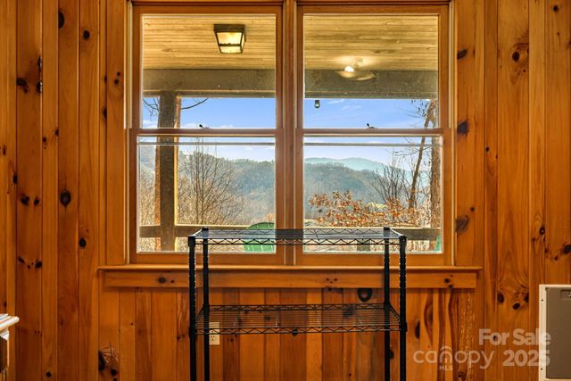 550 Cale Way, Clyde, NC 28721