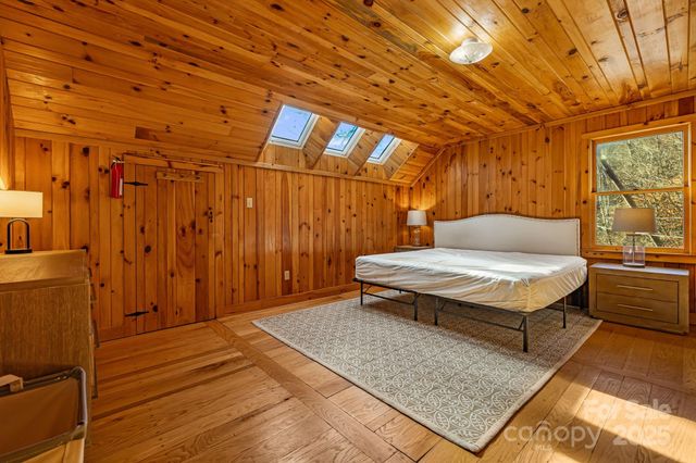 550 Cale Way, Clyde, NC 28721