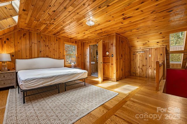 550 Cale Way, Clyde, NC 28721