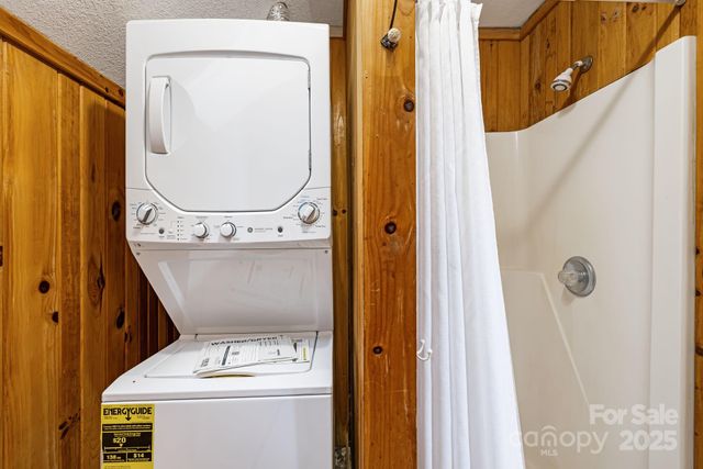 550 Cale Way, Clyde, NC 28721