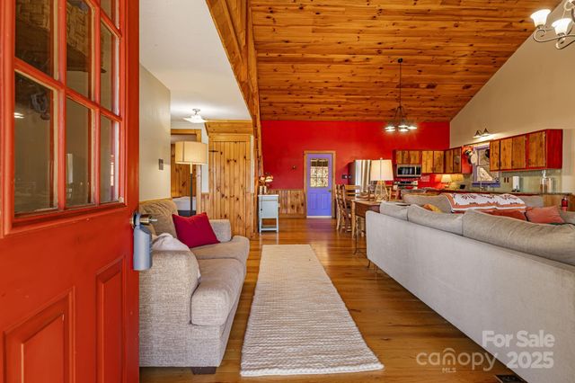 550 Cale Way, Clyde, NC 28721