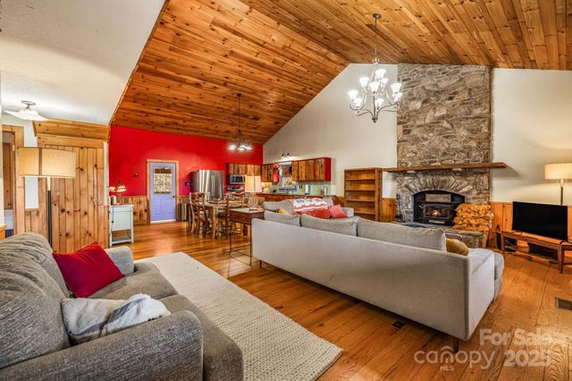 550 Cale Way, Clyde, NC 28721