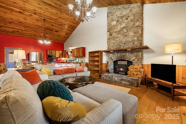 550 Cale Way, Clyde, NC 28721