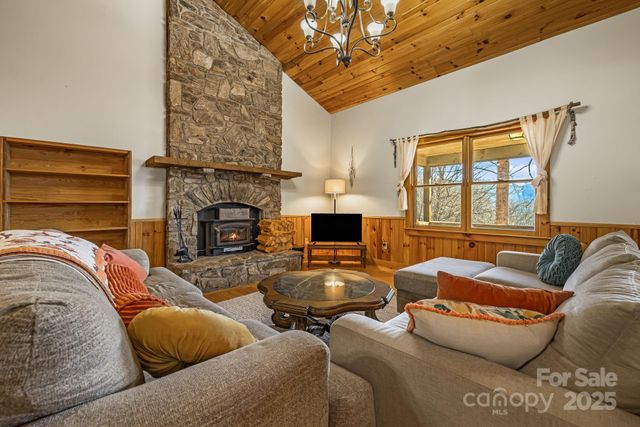 550 Cale Way, Clyde, NC 28721