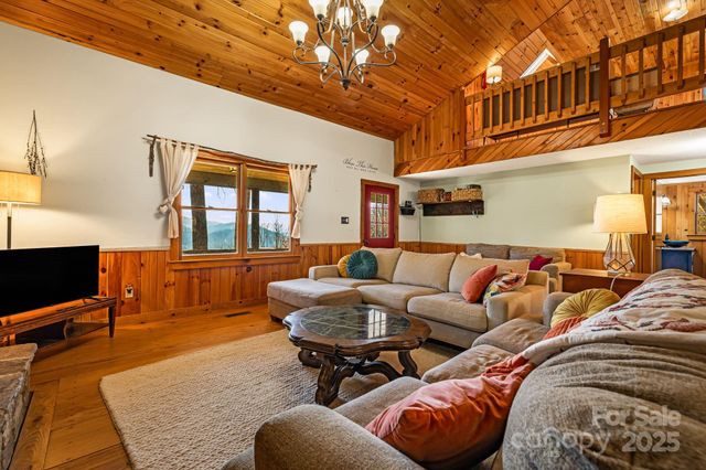 550 Cale Way, Clyde, NC 28721