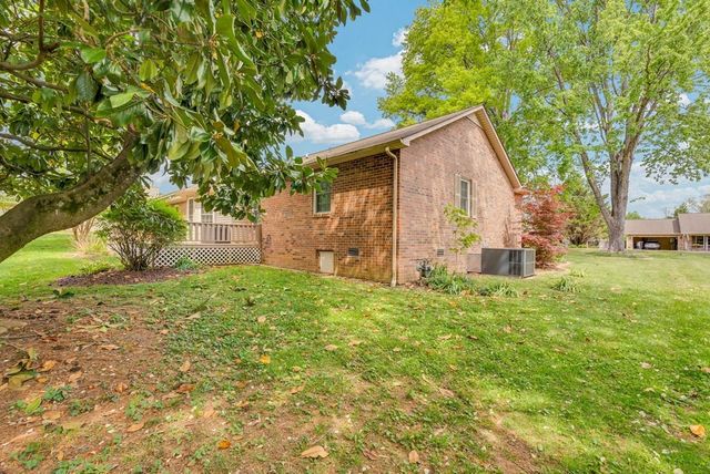 595 Laurel Park Cir, Cookeville, TN 38501