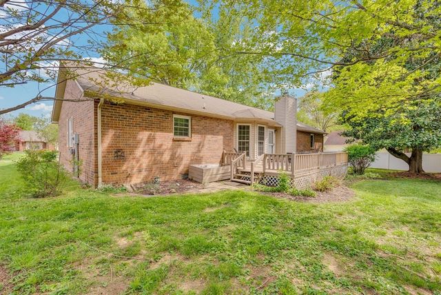 595 Laurel Park Cir, Cookeville, TN 38501