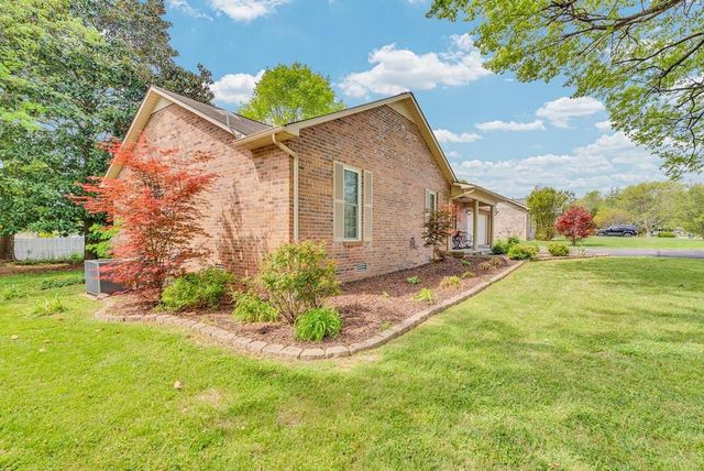 595 Laurel Park Cir, Cookeville, TN 38501