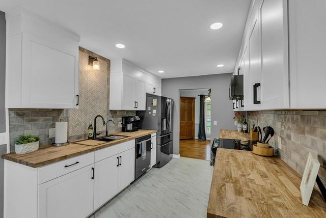 595 Laurel Park Cir, Cookeville, TN 38501