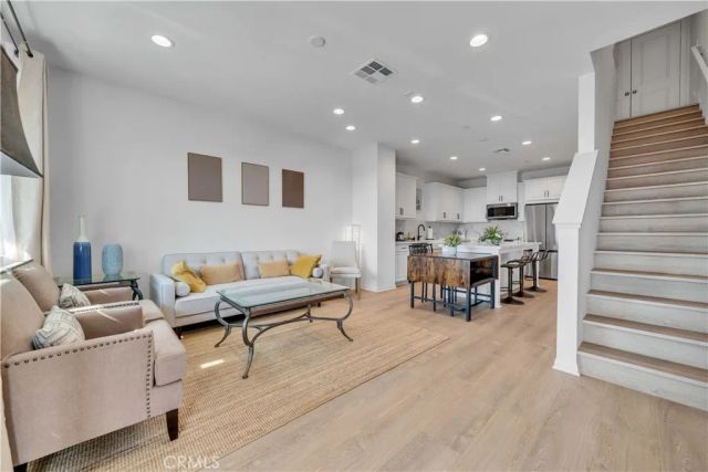 527 W Victor Ave, Anaheim, CA 92801
