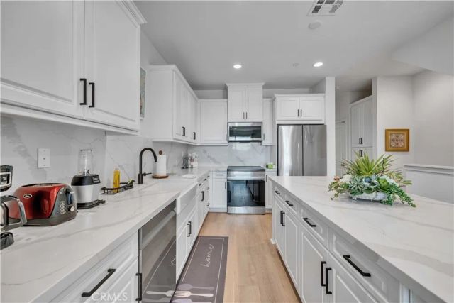 527 W Victor Ave, Anaheim, CA 92801