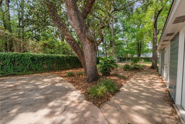 902 Pinemont Drive, Mobile, AL 36609