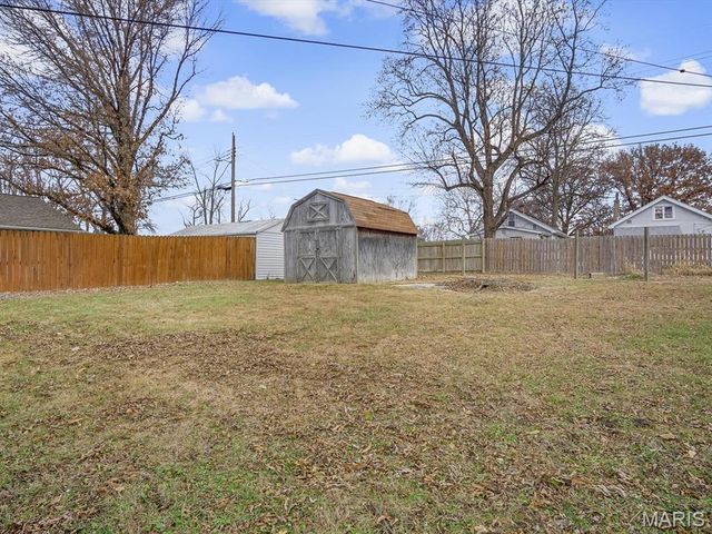 704 Sinclair Avenue, South Roxana, IL 62087