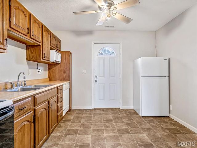 704 Sinclair Avenue, South Roxana, IL 62087