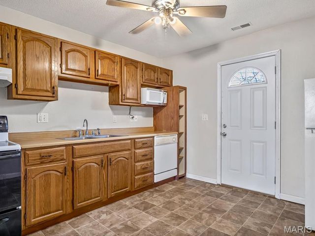 704 Sinclair Avenue, South Roxana, IL 62087