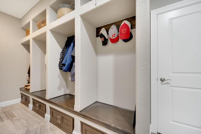 W236N7272 Meadow COURT, Sussex, WI 53089