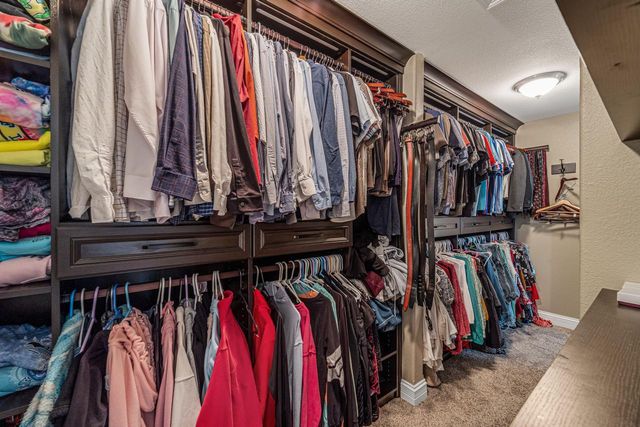 W236N7272 Meadow COURT, Sussex, WI 53089