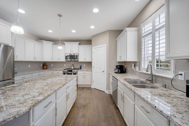 W236N7272 Meadow COURT, Sussex, WI 53089