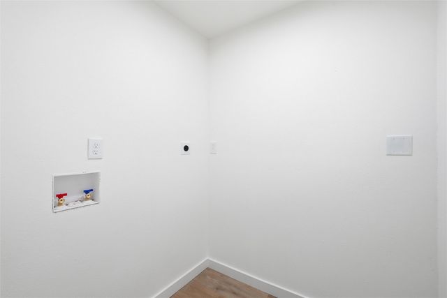 1005 E Craven Avenue, Lacy Lakeview, TX 76705