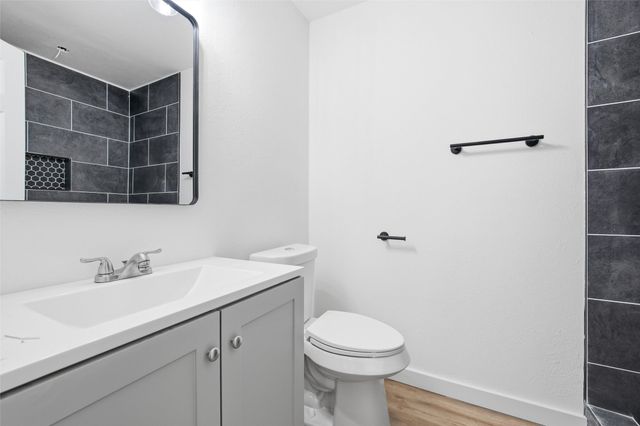 1005 E Craven Avenue, Lacy Lakeview, TX 76705