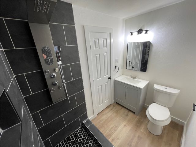 1005 E Craven Avenue, Lacy Lakeview, TX 76705