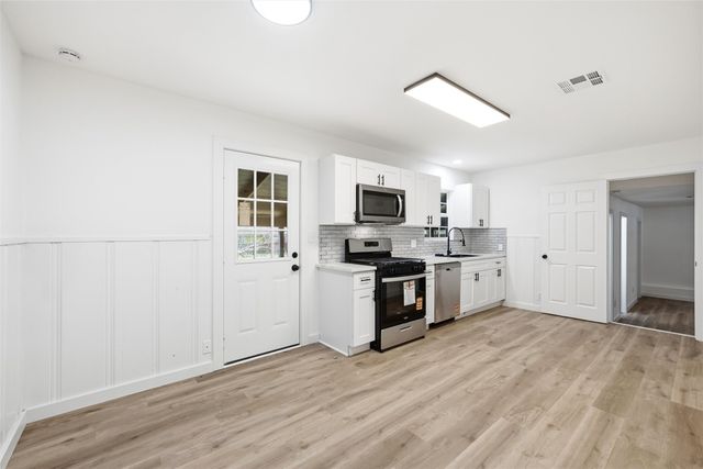 1005 E Craven Avenue, Lacy Lakeview, TX 76705