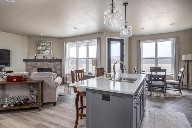 1831 WHITE DOVE LANE, Kaukauna, WI 54130