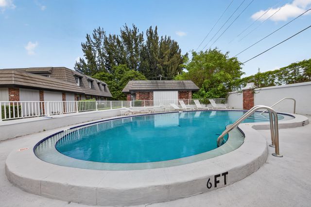 423 Pine Tree Court 23, Atlantis, FL 33462