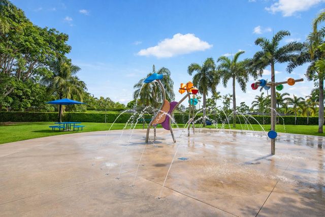 423 Pine Tree Court 23, Atlantis, FL 33462