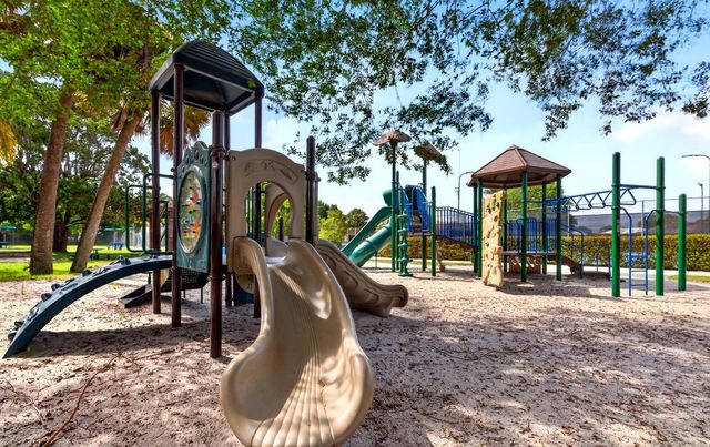 423 Pine Tree Court 23, Atlantis, FL 33462