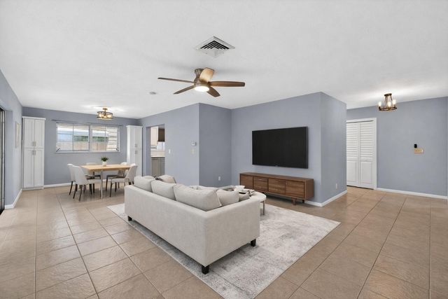 423 Pine Tree Court 23, Atlantis, FL 33462