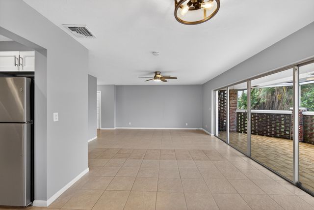 423 Pine Tree Court 23, Atlantis, FL 33462
