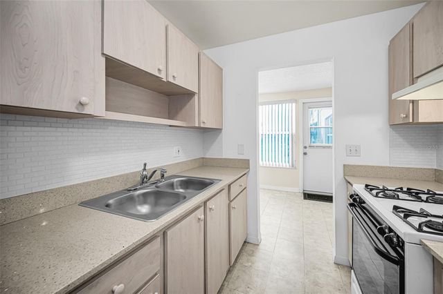 5750 80TH STREET N D101, St Petersburg, FL 33709