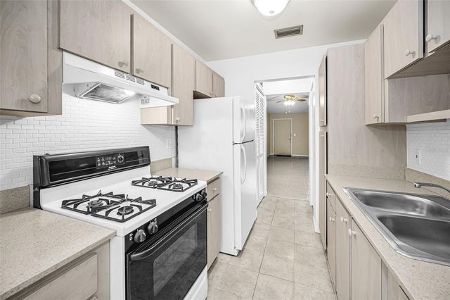 5750 80TH STREET N D101, St Petersburg, FL 33709