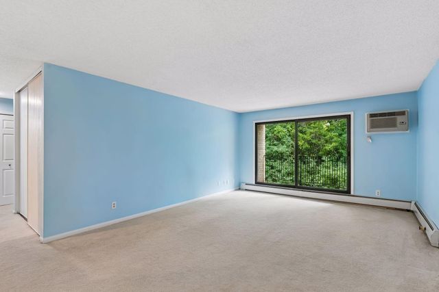 1887 Silver Bell Road 214, Eagan, MN 55122