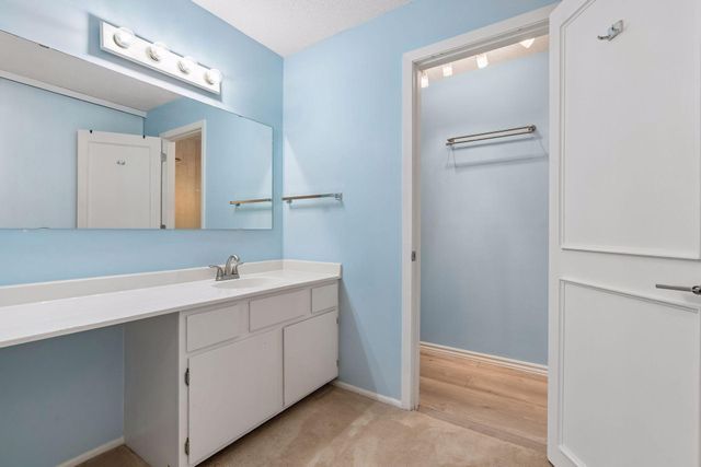 1887 Silver Bell Road 214, Eagan, MN 55122