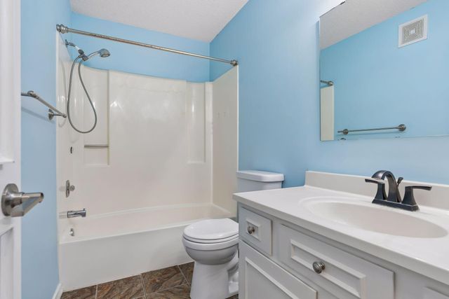 1887 Silver Bell Road 214, Eagan, MN 55122