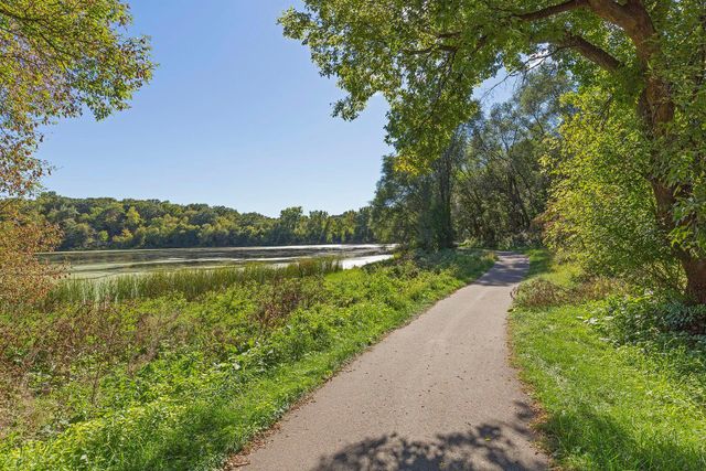 1887 Silver Bell Road 214, Eagan, MN 55122