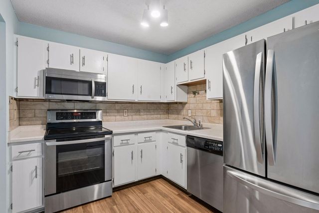 1887 Silver Bell Road 214, Eagan, MN 55122