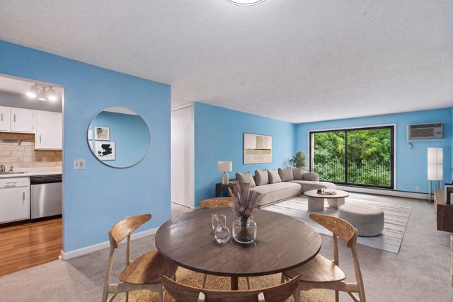 1887 Silver Bell Road 214, Eagan, MN 55122