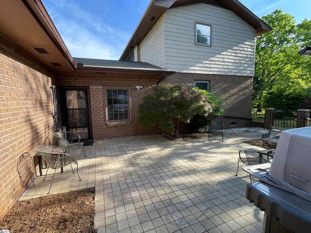 17 Runnymede Road, Greenville, SC 29615