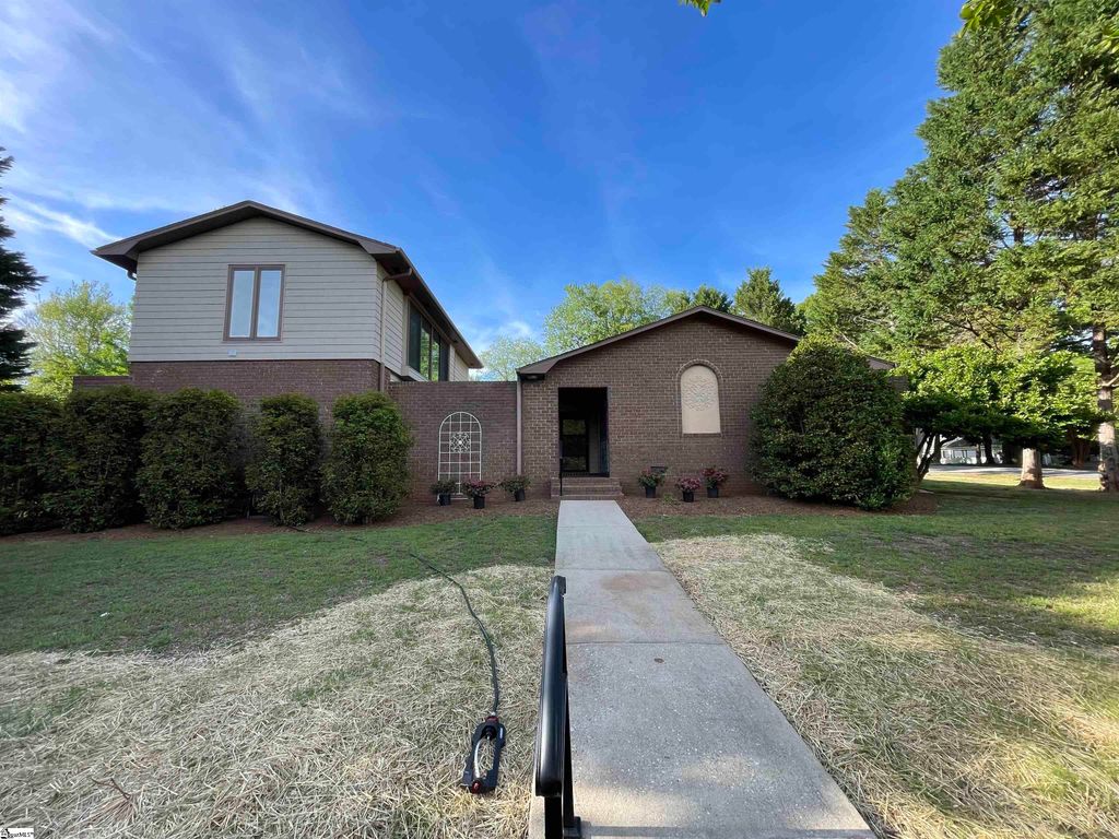 17 Runnymede Road, Greenville, SC 29615